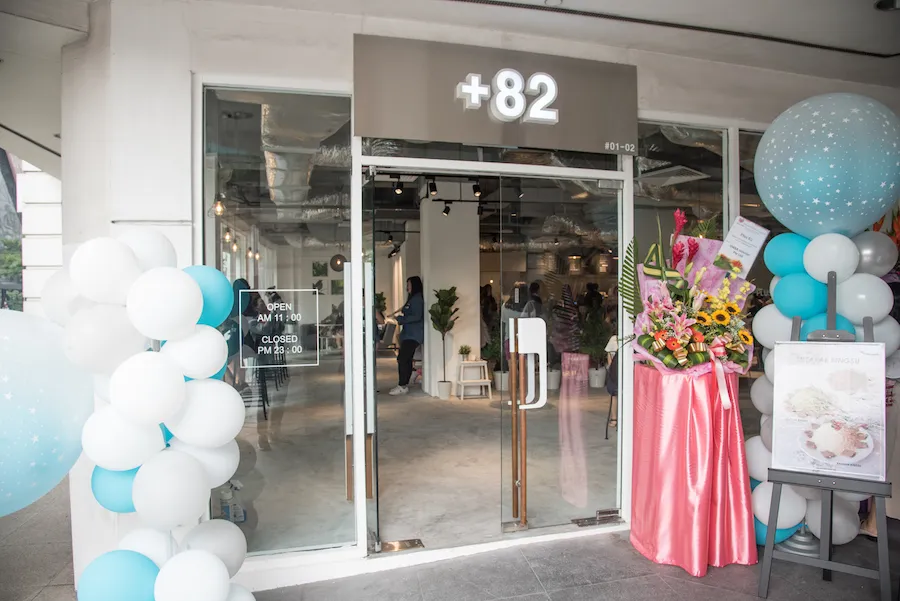 +82 Cafe Entrance